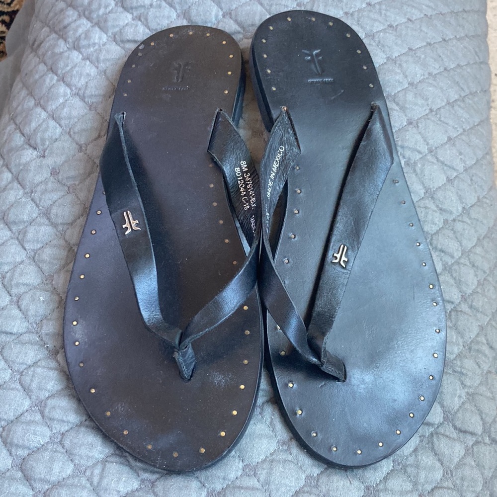 Frye Leather Sandals Flip-Flops next to new condition! 8 Black